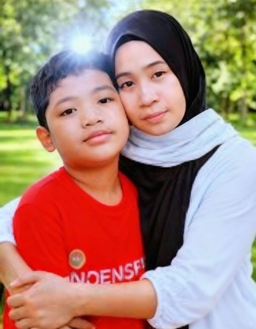 Foto kenang-kenangan almarhum NS bersama ibu kandungnya Lisnawati. (Prima Arno/Telusurbisnis)