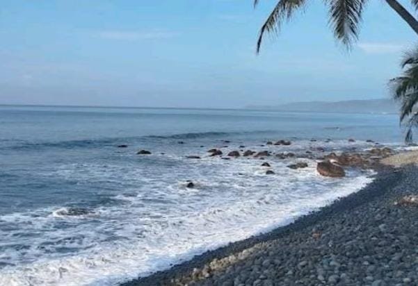 Pantai Kumala di Kecamatan Cikakak Kabupaten Sukabumi jadi favorit ngabbuburit selama Ramadan. (Prima Arno/Telusurbisnis)