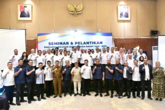 Wagub Erwan foto bersama usai pelantikan Pengurus Wilayah (PW) Japnas Jabar 2025 - 2030. (Istimewa)