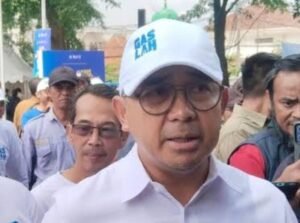 Beranda 44 Wali Kota Bandung Muhammad Farhan memberi keterangan pers terkait penanganan sampah ramadan. (Ist)