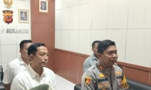 Kapolres Sukabumi AKBP Samian memberi keterangan pers terkait pasal berlapis yang akan menjerat ibu tiri NS. (Prima Arno/Telusurbisnis)