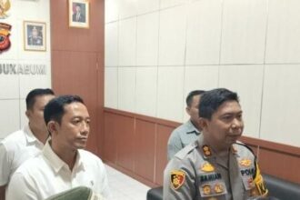 Kapolres Sukabumi AKBP Samian memberi keterangan pers terkait pasal berlapis yang akan menjerat ibu tiri NS. (Prima Arno/Telusurbisnis)