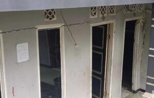 Beranda 43 Kondisi bangunan pondok pesantren beberapa bagian bangunan di Bantargadung terlihat mengalami retak-retak. (Dok P2BK Bantargadung)