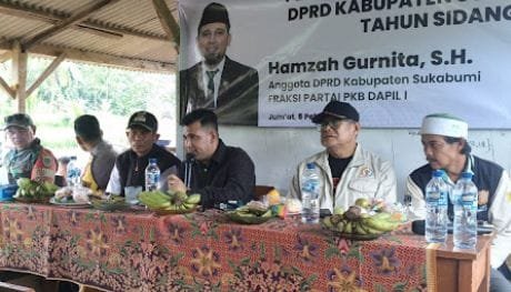 Ketua Komisi II DPRD Kabupaten Sukbumi Hamzah Gurnita, SH, reses di Kampung Cibungur, Desa Warungkiara.(Prima Arno/Telusurbisnis)