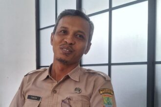 Kabid Adminduk Disdukcapil Karawang Torich Haerachman, S.T., menjelaskan program layanan Tarik Data dan X-Men. (ist)