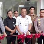 Bupati Karawang Aep Syaepuloh resmikan MPP Cikampek di dampingi Wabup Maslani. (Suherman/Telusurbisnis)