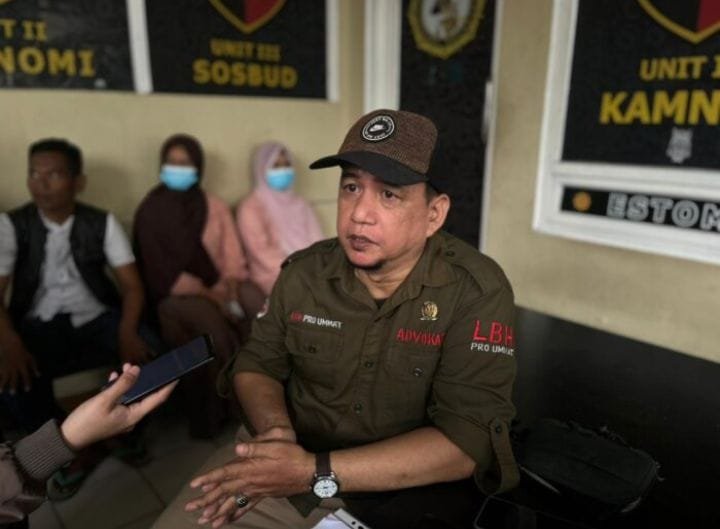 Kuasa hukum korban Rangga Suria Danuningrat dari Lembaga Bantuan Hukum (LBH) Pro Ummat memberi keterangan pers soal kasus pelecehan seksual yang dialami kliennya. (Prima Arno/Telusurbisnis)