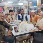 Rapat pembentukan panitia bukber dan santunan anak yatim MIO Imdonesia di Kantin Green Pramuka Tower Pino Basement, kawasan Apartemen Green Pramuka City, Jalan Jenderal Ahmad Yani Kav. 49, Cempaka Putih, Jakarta Pusat. (Humas MIO Indonesia)