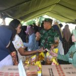 Kodim 0622 Sukabumi menggelar bazar ramadan dengan harga sembako murah. (Prima Arno/Telusurbisnis)