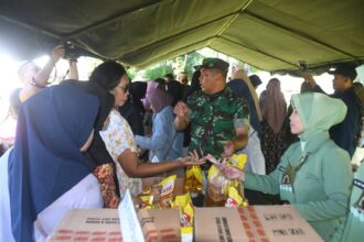 Kodim 0622 Sukabumi menggelar bazar ramadan dengan harga sembako murah. (Prima Arno/Telusurbisnis)