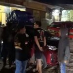 Massa angkutan umum Colt Mini L300 jurusan Sukabumi-Bogor swefing travel gelap. (Prima Arno/Telusurbisnis)