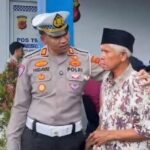 Kasatlantas Polres Sukabumi AKP Abdurrohman Hidayat mengingatkan bahaya jalan rawan longsor kepada pemudik. (Prima Arno Meidiandi/Telusurbisnis)