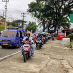 Macet parah di exit tol Parungkuda mengular hingga jembatan Pamuruyan Cibadak. (Prima Meidiandi/Telusurbisnis)