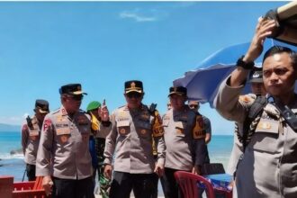 IMG 20260324 WA0010 Kapolda Jabar Pantau Wisatawan Di Pantai Karanghawu Sukabumi