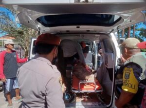 Proses evakuasi korban terseret ombak di Pantai Tenda Biru, Ujunggenteng, Sukabumi. (Prima Meidiandi/Telusurbisnis)