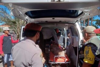 Proses evakuasi korban terseret ombak di Pantai Tenda Biru, Ujunggenteng, Sukabumi. (Prima Meidiandi/Telusurbisnis)