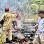IMG 20260324 WA0024 Diduga Korsleting Listrik Rumah Panggung di Sukabumi Dilalap Si Jago Merah