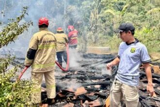 IMG 20260324 WA0024 Diduga Korsleting Listrik Rumah Panggung di Sukabumi Dilalap Si Jago Merah