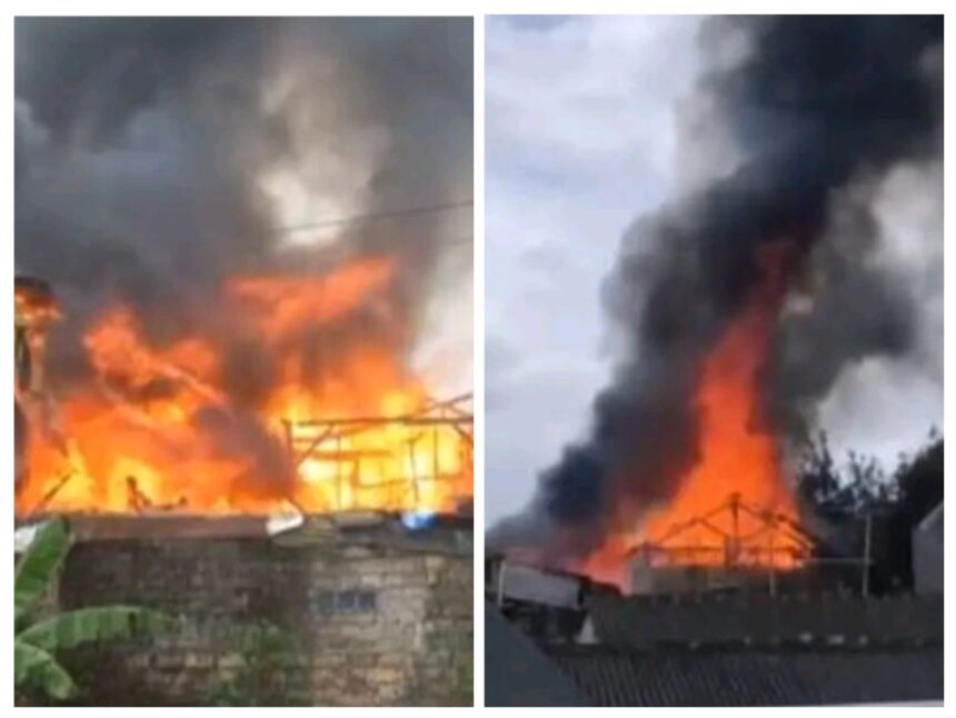 Sedikitnya empat buah rumah mengalami kebakaran yang hebat' habis dilalap "si jago" merah