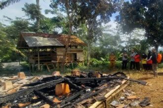 Puing rumah korban usai kebakaran di Kampung Cimala RT 20/05 Desa Bantarsari Kecamatan Pabuaran Kabupaten Sukabumi. (Prima Arno/Telusurbisnis)