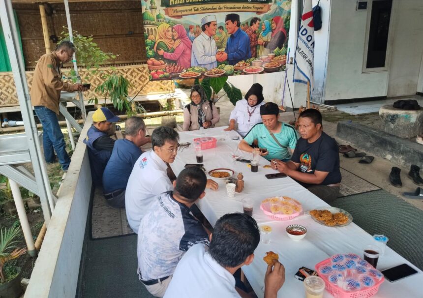 MIO Indonesia Jawa Barat Halal Bihalal Sekaligus Konsolidasi Organisasi di Cimahi 1 Pengurus Inti MIO Indonesia Provinsi Jawa Barat, foto bersama sesaat halal bihalal, di Cimahi. (Humas MIO Jabar)