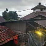 Sejumlah rumah atapnya rumah di Kecamatan Cidahu, Sukabumk rusak diterjang puting beliung. (Prima Meidiandi/Telusurbisnis)