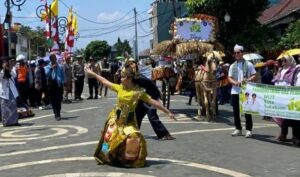 Perayaan HUT ke 112 Kota Sukabumi dimeriahkan karnaval dan seni tradisonal. (Prima Meidiandi/Telusurbisnis)