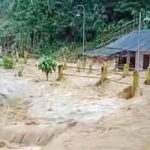 Desa Pamuruyan diterjang banjir setelah diguyur hujan deras yang mengakibatkan Sungai Cipamuruyan meluap. (Prima Meidiandi/Telusurbisnis)