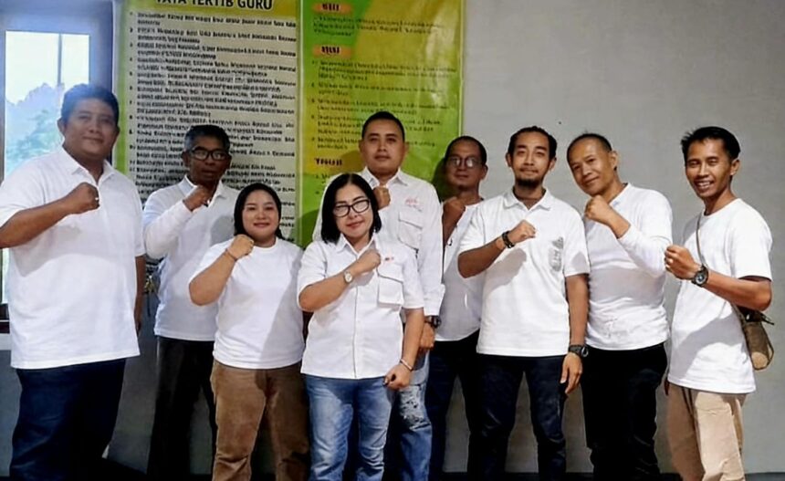Foto bersama pengurus MIO Indonesia Daerah Sukabumi usai halal bihalal dan konsolidasi organisasi. (Humas MIO Sukabumi/Telusurbisnis)