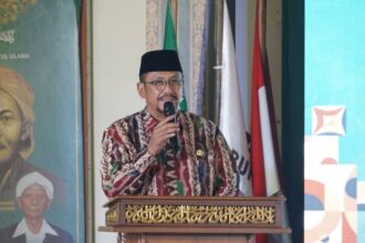 Bupati Sukabumi Asep Japar menyampaikan kata sambutan halal bihalal PCNU Kabupaten Sukabumi. (Prima Meidiandi/Telusurbisnis)