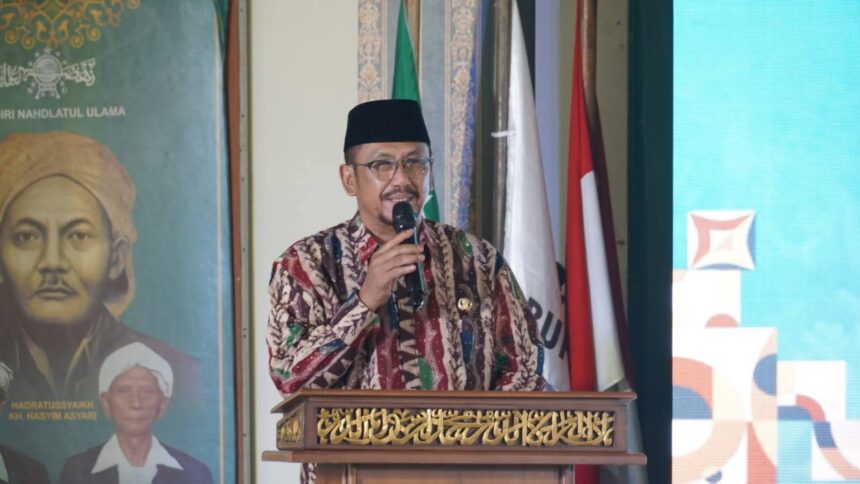 Bupati Sukabumi Asep Japar menyampaikan kata sambutan halal bihalal PCNU Kabupaten Sukabumi. (Prima Meidiandi/Telusurbisnis)