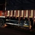Warga menghentikan truk odol yang melintas di jalur Cikembar - Jampangtengah karena dianggap merusak jalan. (Prima Meidiandi/Telusurbisnis)