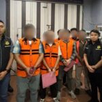 Delapan tersangka kasus dugaan korupsi penyakuran kredit di bank plat merah di Sukabumi dibawa ke lapas. (Dok Kejari Cibadak)