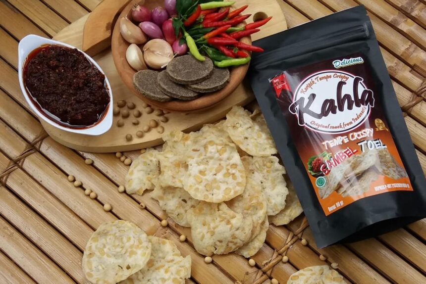 Keripik Tempe Kahla Nagrak Sukabumi Tembus Pasar Dunia 1 Dari sebuah lahan seluas 500 meter persegi di Kampung Nagrak Lebak, Desa Balekambang, Kecamatan Nagrak, Sukabumi, pasangan suami istri Handry Wahyudi (53) dan Vivi Herviany (51) membuktikan bahwa makanan tradisional Indonesia bisa menembus pasar internasional.