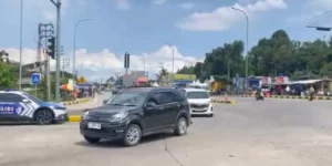 Satuan Lalu Lintas Polres Sukabumi memberlakukan sistem one way (buka tutup) di jalur Sukabumi–Bogor dan sebaliknya pada Minggu, 5 April 2026, mulai pukul 15.00 WIB.