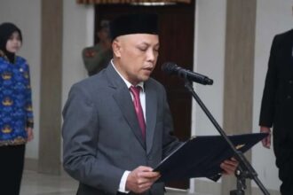 Deni Yudono resmi menjabat sebagai Kepala Satuan Polisi Pamong Praja (Satpol PP) Kabupaten Sukabumi setelah dilantik langsung oleh Bupati H. Asep