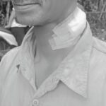 Seorang pria berinisial Ujun (58) yang diduga mengalami gangguan jiwa (ODGJ) menyerang tetangganya menggunakan senjata tajam jenis golok.