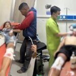 Dua korban kecelakaan lalu lintas antara ambulans milik Baznas Kabupaten Sukabumi dan sebuah mobil pick up di Kampung Pasirgabig, Desa Bojongkembar