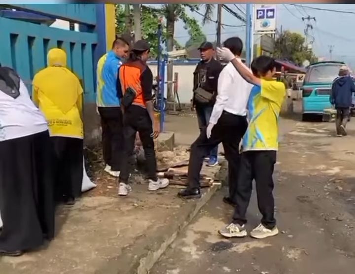 bersih bersih lingkungan rsud sekarwangi RSUD Sekarwangi Cibadak Beberes Lingkungan Demi Kenyamanan Pasien
