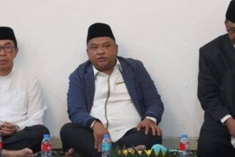 Ketua DPRD Budi Azhar Mutawali (tengah) bersama Bupati Asep Japar (kanan) dalam kegiatan Lailatul Ijtima untuk Sukabumi Mubarakah. (Prima Meidiandi/Telusurbisnis)