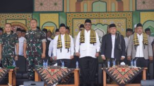 Bupati Sukabumi Asep Japar (kanan) didampingi Wabup Andreas (kiri) saat membuka MTQ XLVII Kabupaten Sukabumi. (Prima Meidiandi/Telusurbisnis)