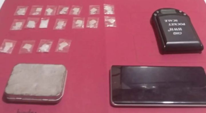 Sat Narkoba Polres Sukabumi Kota membeberkan barang bukti kasus sabu di Cibeureum. (Dok Polisi)