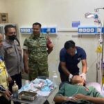 Petugas medis RS Sekarwangi melakukan perawatan terhadap pelajar SMK yang dibacok. (Prima Meidiandi/Telusurbisnis)