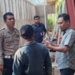 Polisi dilokasi SMKN 1 Pertanian Cibadak melakukan olah TKP (tempat kejadian perkara) buruh bangunan tewas kestroom. (Prima Meidiandi/Telusurbisnis)