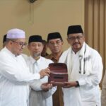 Bupati Asep Japar usai meresmikan Masjid Jami Nurul Huda di Kampung Sinagar. (Prima Meidiandi/Telusurbisnis)