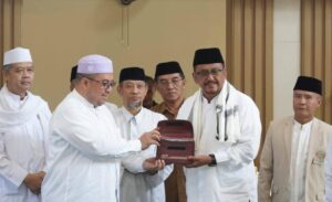Bupati Asep Japar usai meresmikan Masjid Jami Nurul Huda di Kampung Sinagar. (Prima Meidiandi/Telusurbisnis)