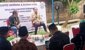 Ketua DPRD Karawang Endang Sodikin (kanan) menyampaikan perbedaan Tempat Pemakaman Bukan Umum (TPBU) dan Tempat Pemakaman Umum (TPU). (Ist)